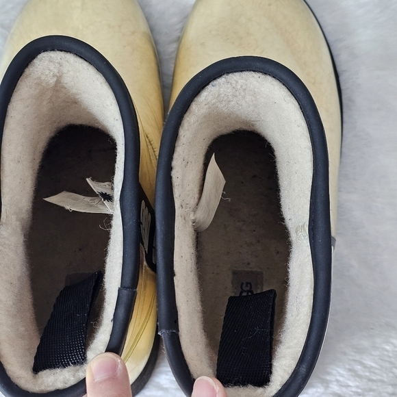 UGG Classic Clear Mini Boot - Picture 8 of 12